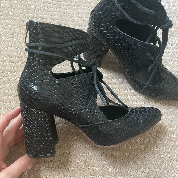 FREEBIRD Joyce black snake size 8 - Picture 4 of 8